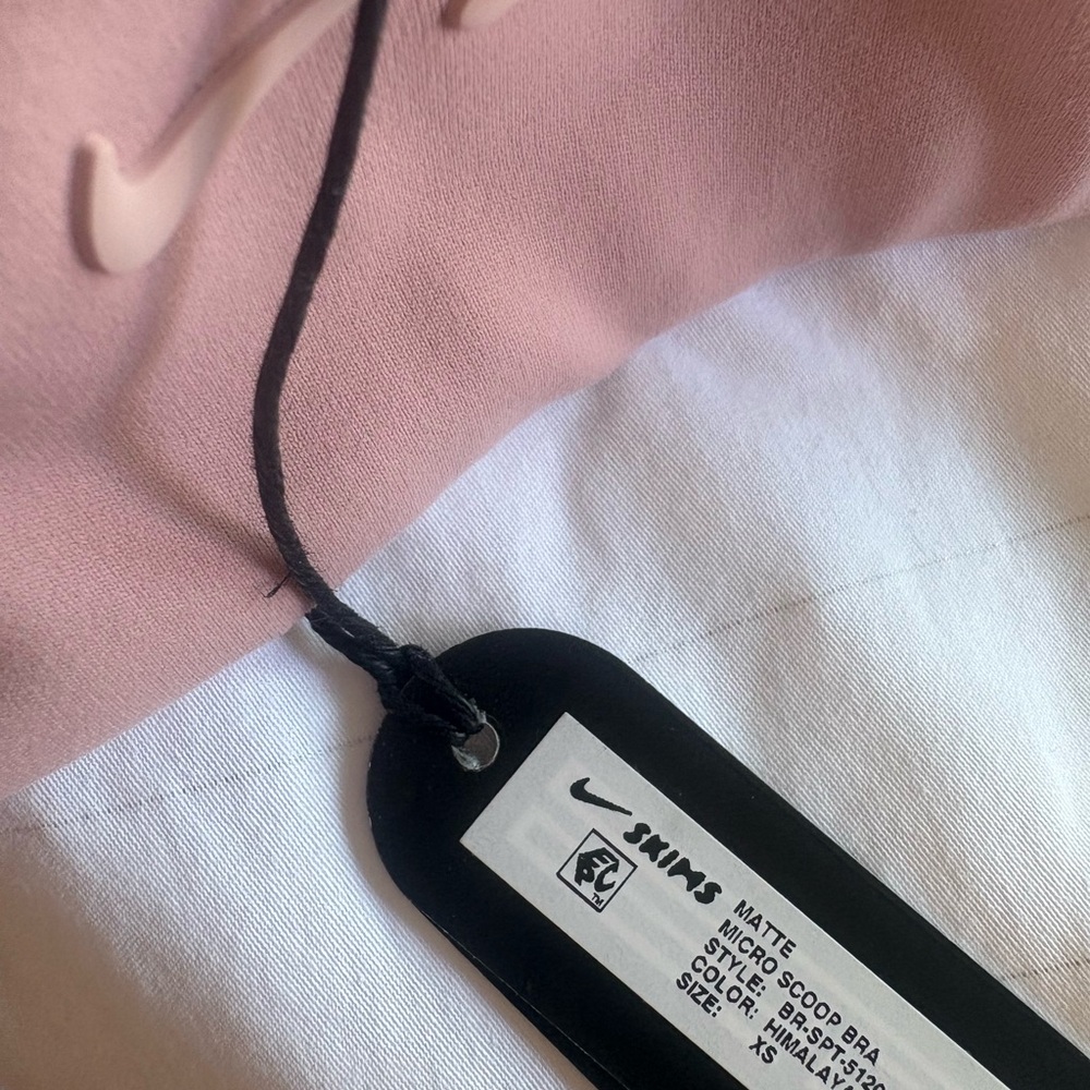 SkimsXNikd Seamless Scoop sports bra - Picture 5 of 5